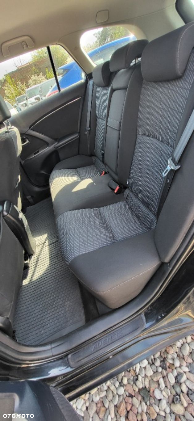 Toyota Avensis - 11