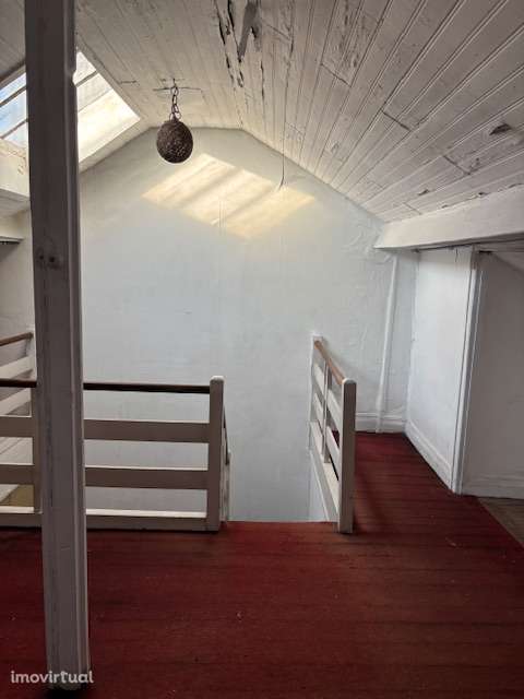 Casa para reabilitar – Porto, Costa Cabral - Excelente oportunidade - Grande imagem: 2/12