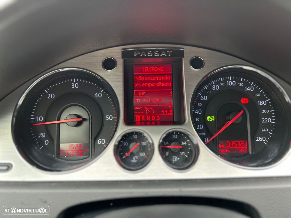 VW Passat Variant 2.0 TDi Highline DSG - 26