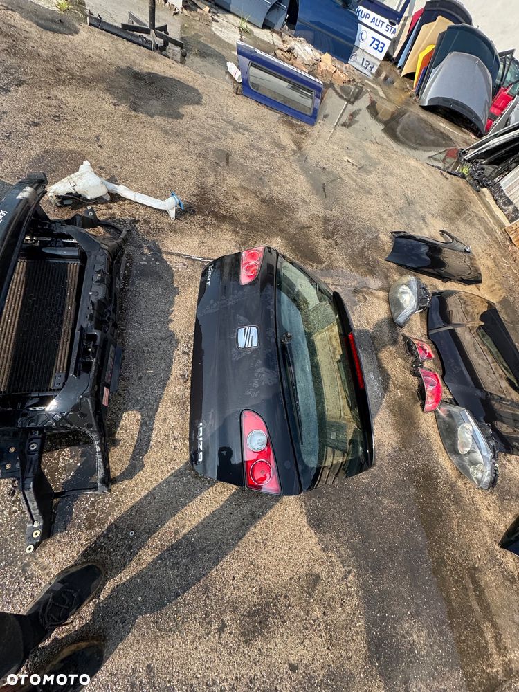 Seat Ibiza 3 czarne czarne zderzak przód przedni   Drzwi prawe lewe przednie 3 drzwiowy -300zl sztuka  Błotnik prawy prawy przedni -250 sztuka  Klapa tył tylna klapa bagażnika 300zl  Maska -300 zł  Lampy przedni przód prawa lewa -150 sztuka  Lampy tylnie  50 zł sztuka  Pas przedni 1.2 benzyna klima -300zl   Szybka wysyłka paragon faktura - 5
