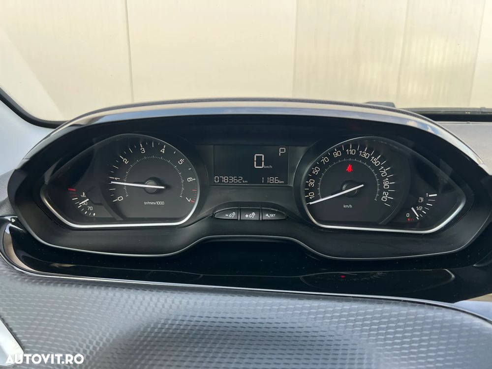 Peugeot 2008 PureTech 110 GPF Stop&Start EAT6 Style - 14