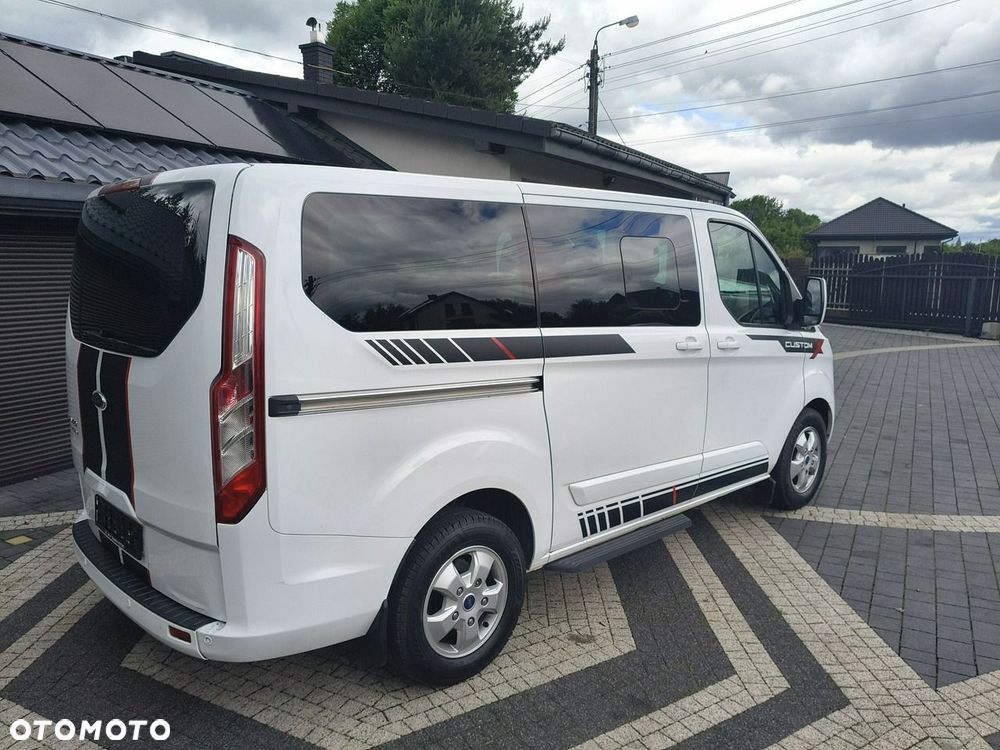 Ford Tourneo Custom - 28