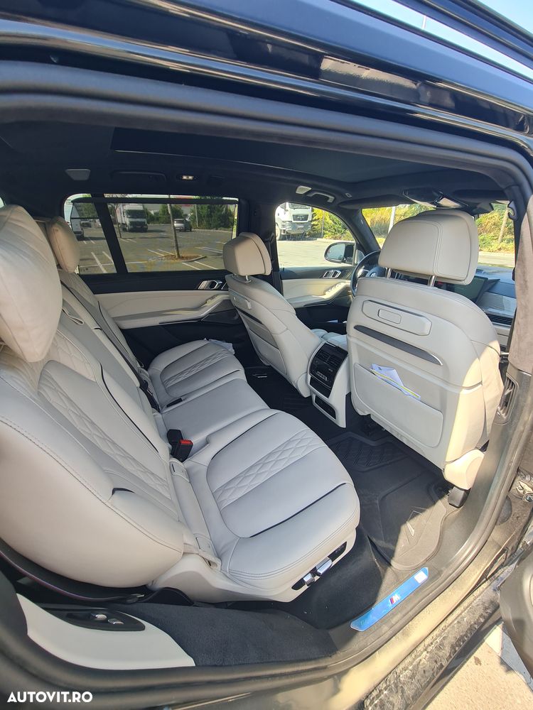 BMW X7 M60i xDrive AT MHEV - 11