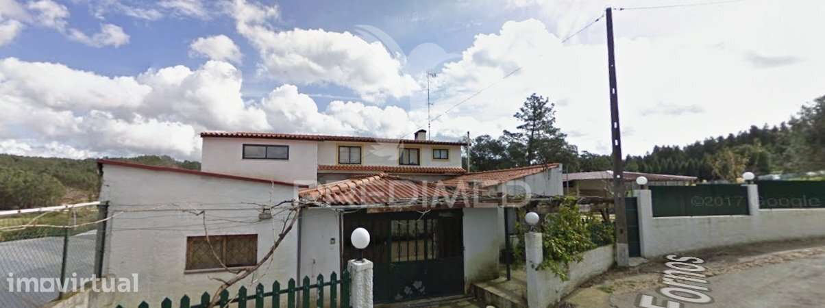 Moradia V4 para Recuperar com Excelente Área Exterior - Grande imagem: 2/2