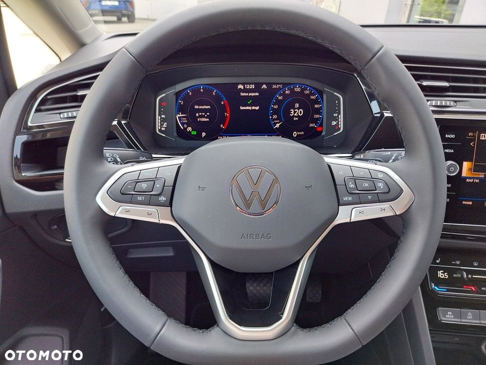 Volkswagen Touran - 16