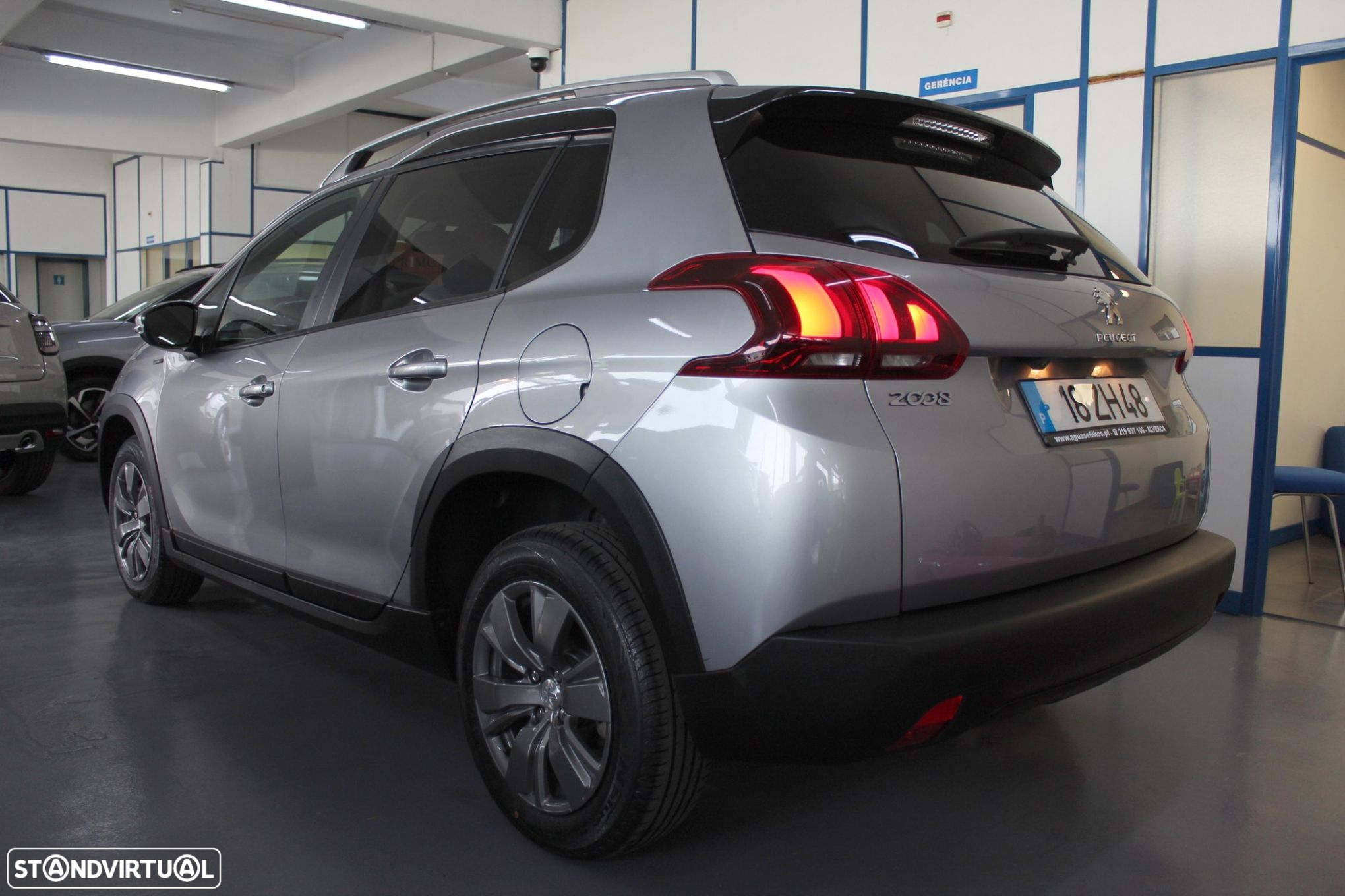 Peugeot 2008 1.2 PureTech Signature - 4