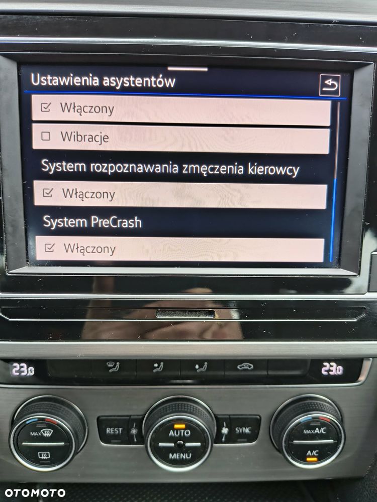 Volkswagen Passat - 31