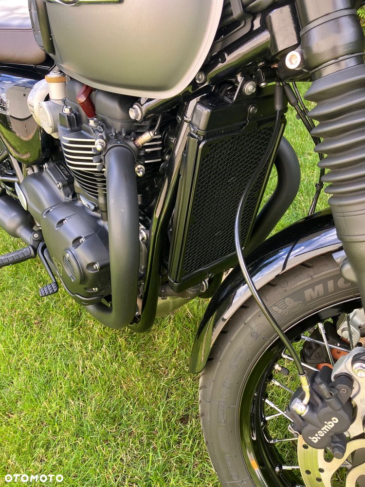 Triumph Bonneville - 4