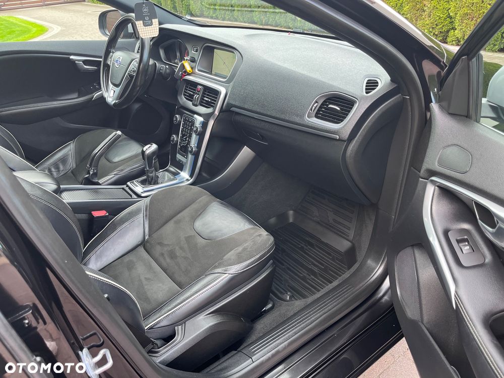 Volvo V40 D2 Drive-E R-Design Momentum - 15