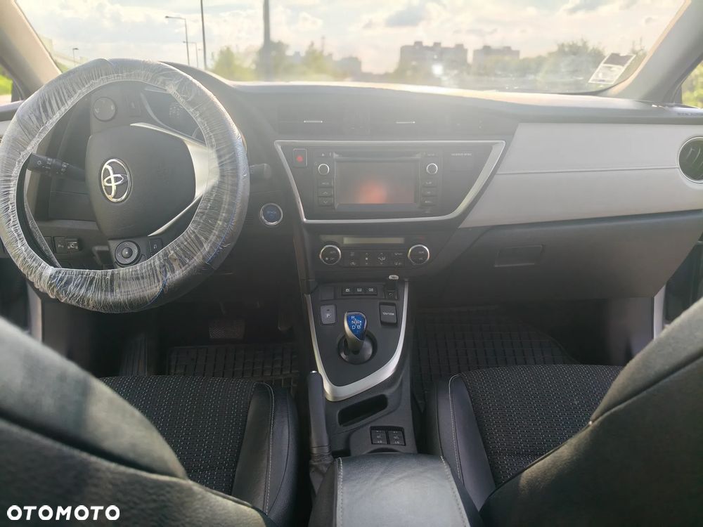 Toyota Auris ver-1-8-hsd-luna - 16