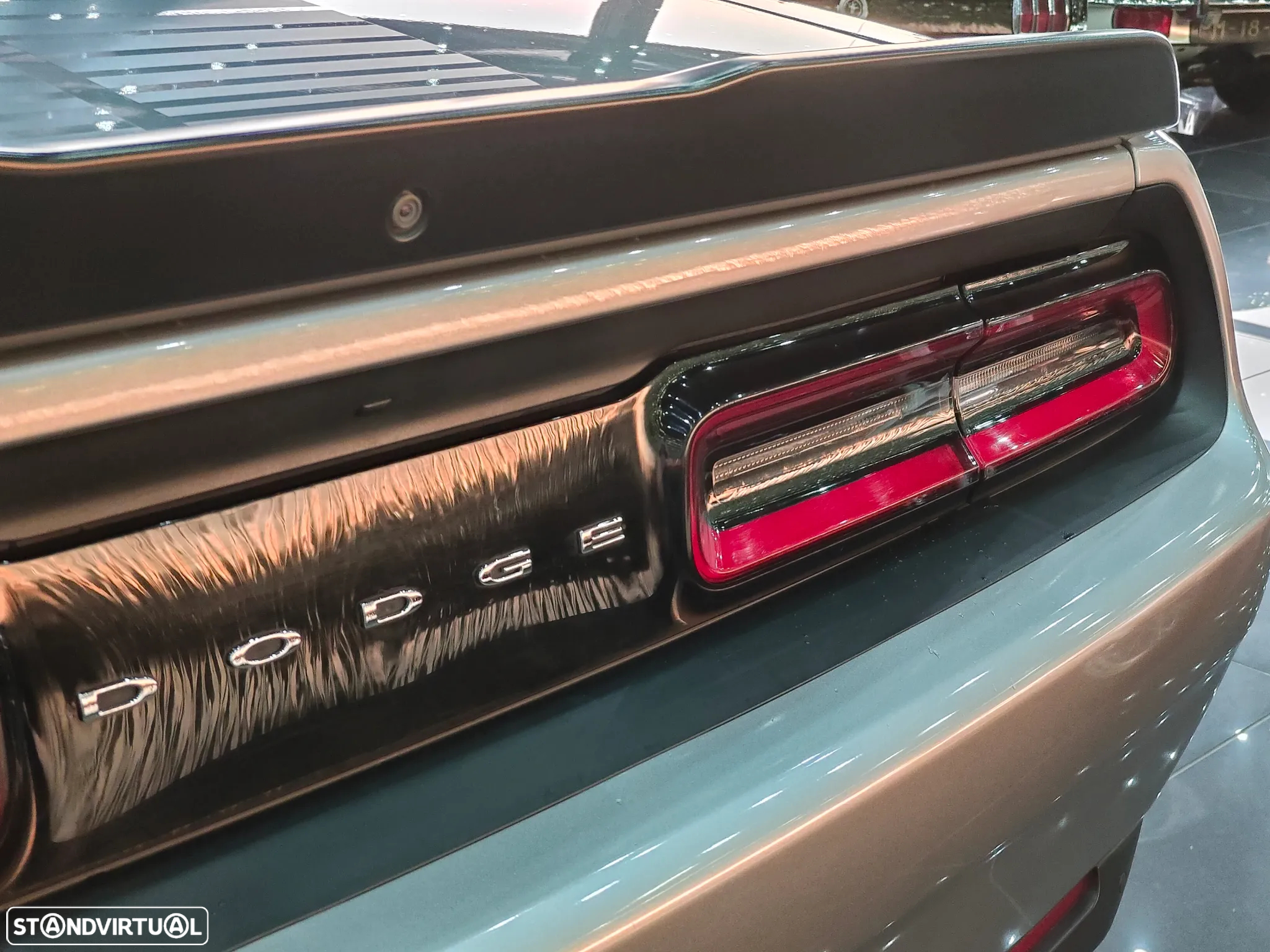 Dodge Challenger Auto SXT Plus - 9