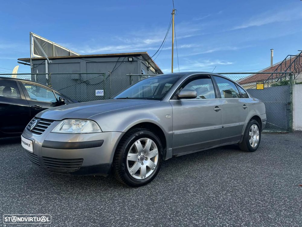 VW Passat 1.9 TDi Confortline - 1
