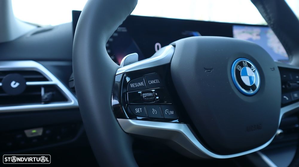 BMW 330 e Auto - 38