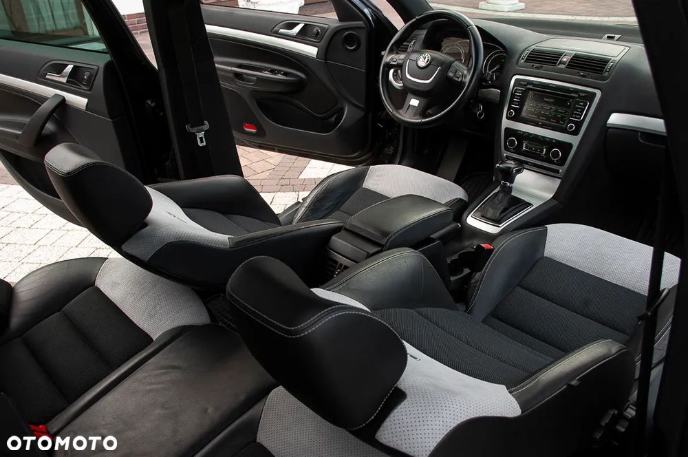 Skoda Octavia 2.0 TDI CR DPF DSG RS - 6