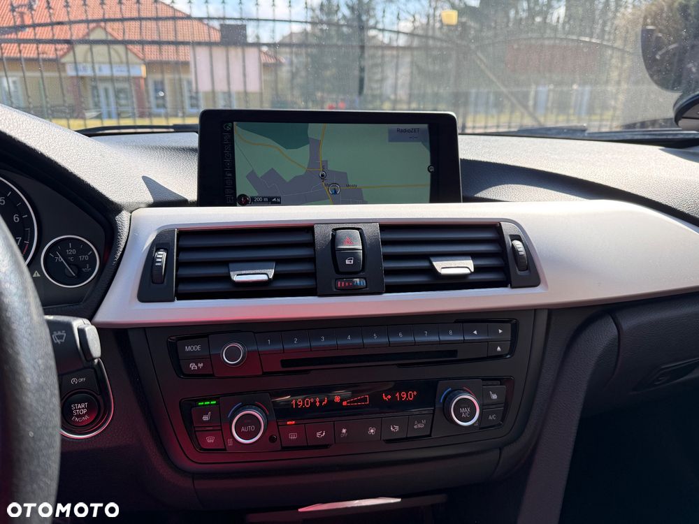 BMW Seria 3 320i - 15