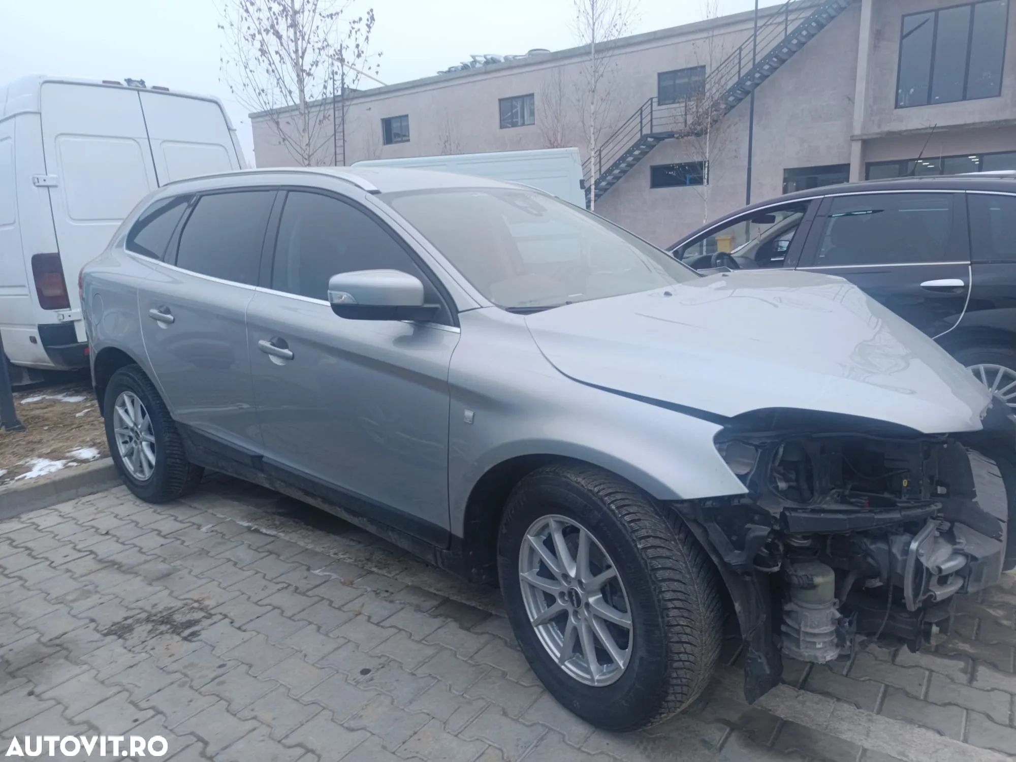 Dezmembram Volvo XC60 2012, 2.0 Diesel, cutie de viteze manuala - 1