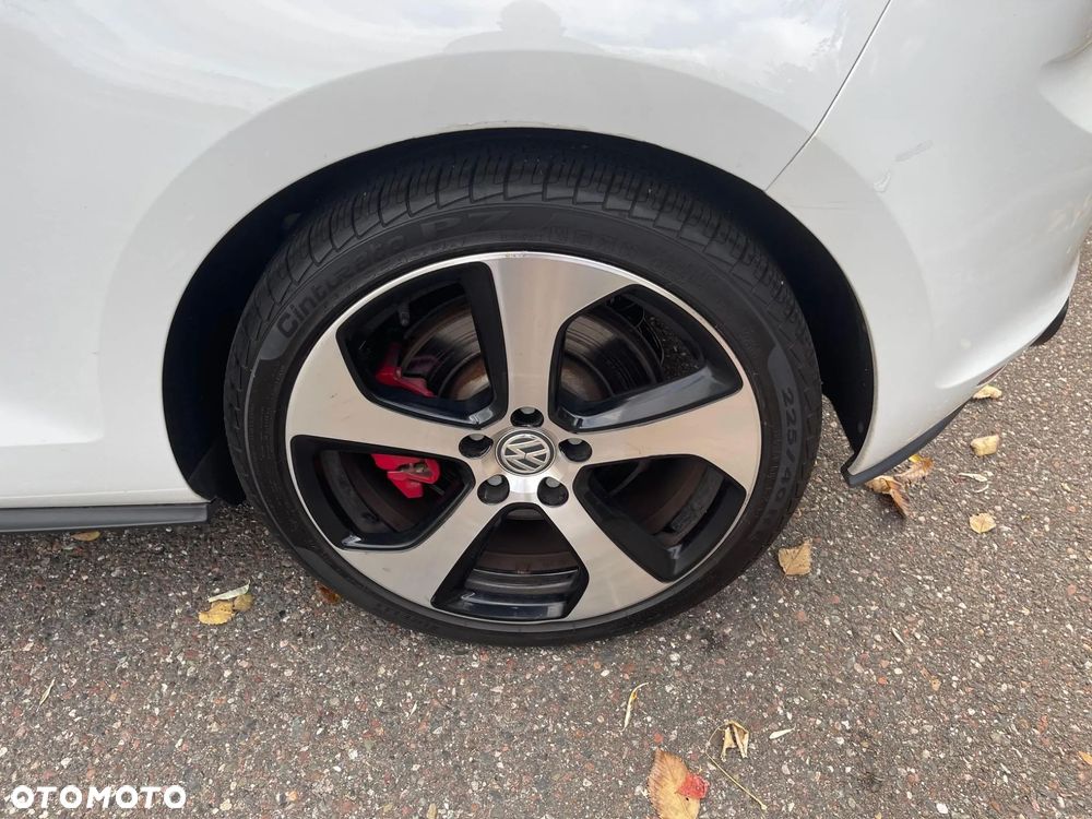 Volkswagen Golf GTI BlueMotion Technology DSG - 17