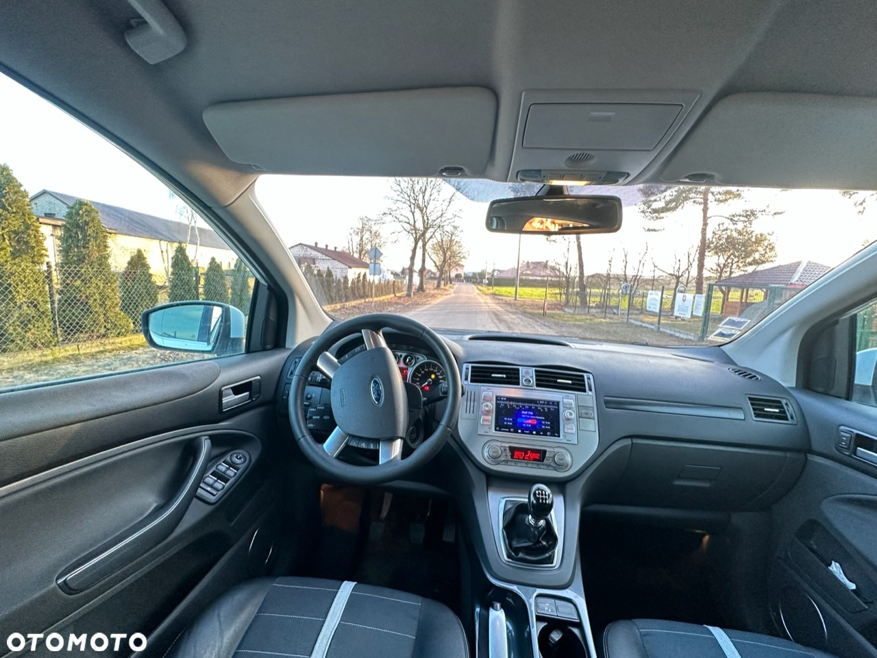 Ford Kuga 2.0 TDCi 2x4 Titanium - 4