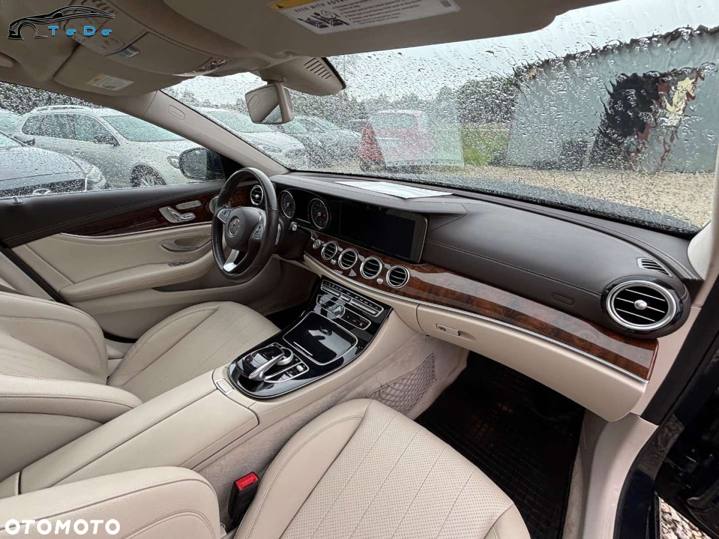 Mercedes-Benz Klasa E 300 9G-TRONIC - 28
