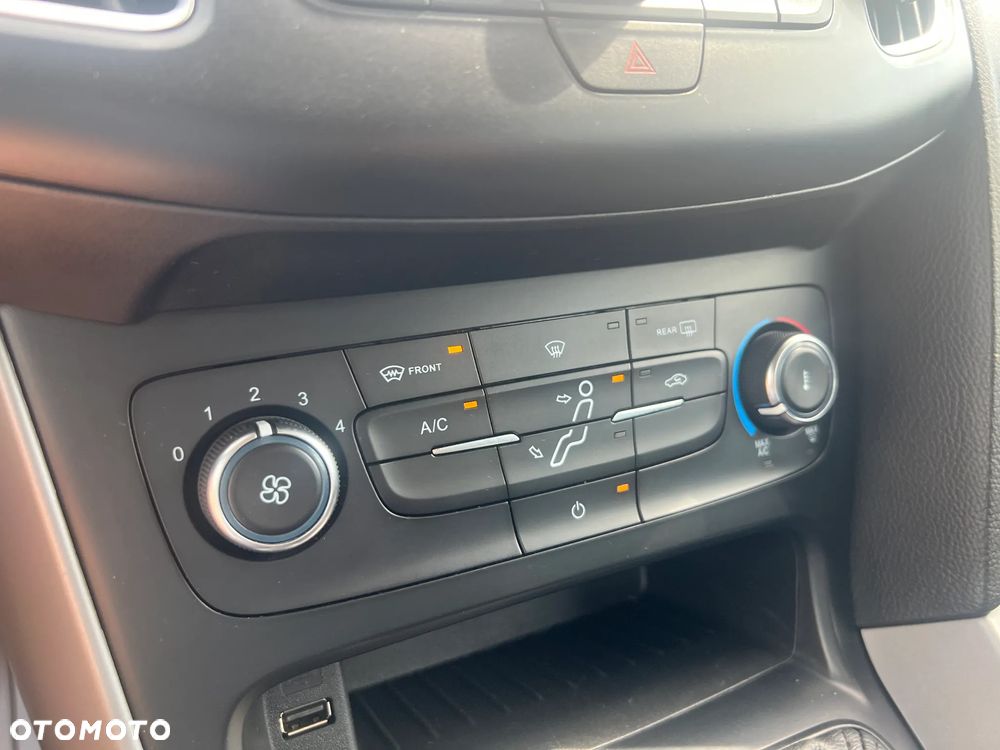 Ford Focus 1.5 TDCi SYNC Edition - 28