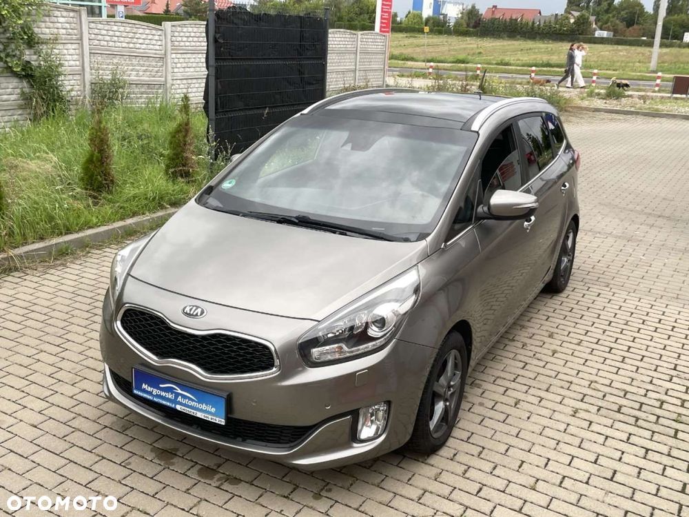 Kia Carens - 15