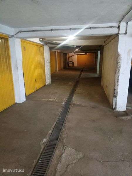 Garagem térrea para automóvel - Grande imagem: 2/8