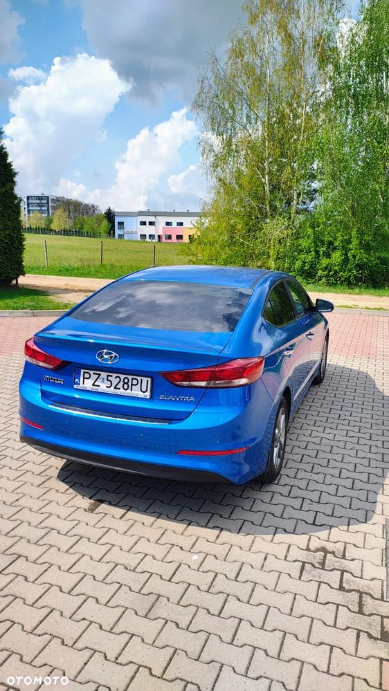 Hyundai Elantra 1.6 Comfort - 9