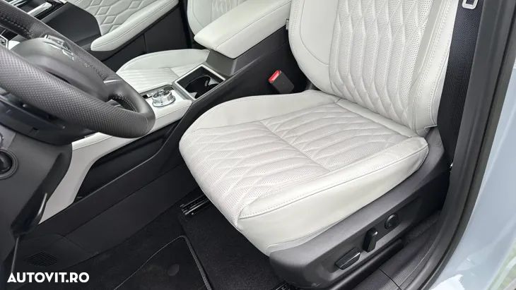 Mitsubishi Outlander - 12