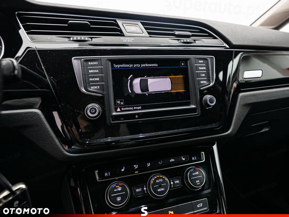 Volkswagen Touran - 18