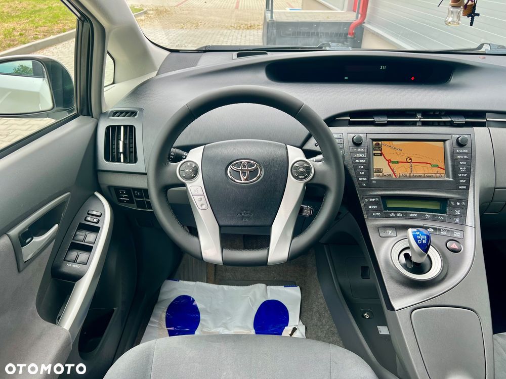 Toyota Prius (Hybrid) Executive - 7