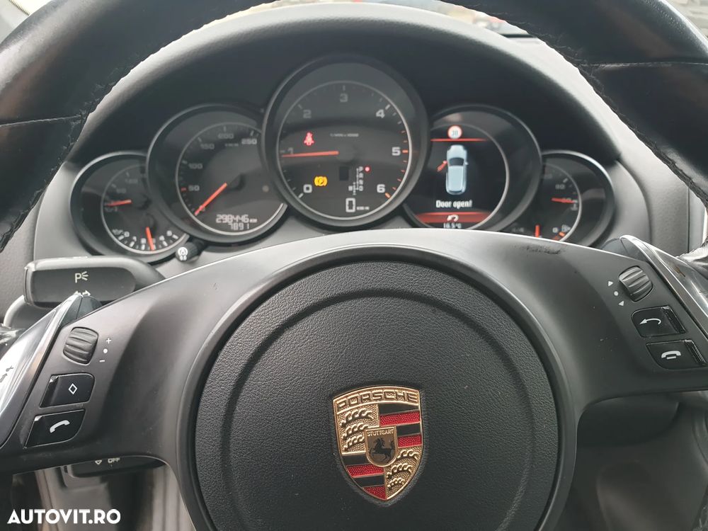 Porsche Cayenne - 1