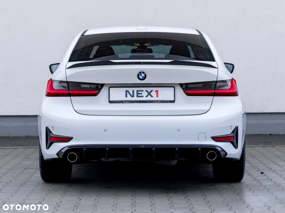 BMW Seria 3 318d M Sport - 9