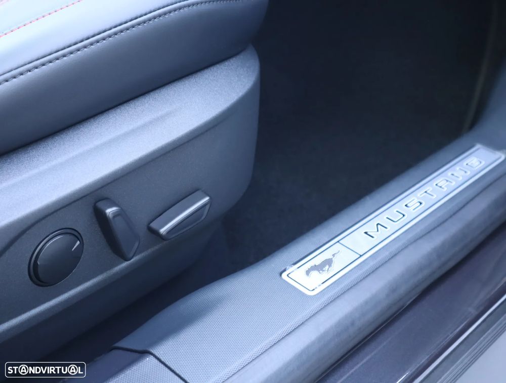 Ford Mustang Mach-E Premium AWD - 22