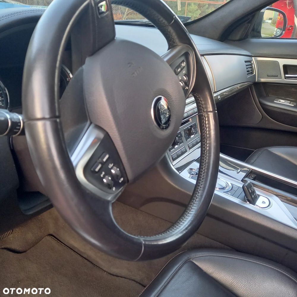 Jaguar XF - 7