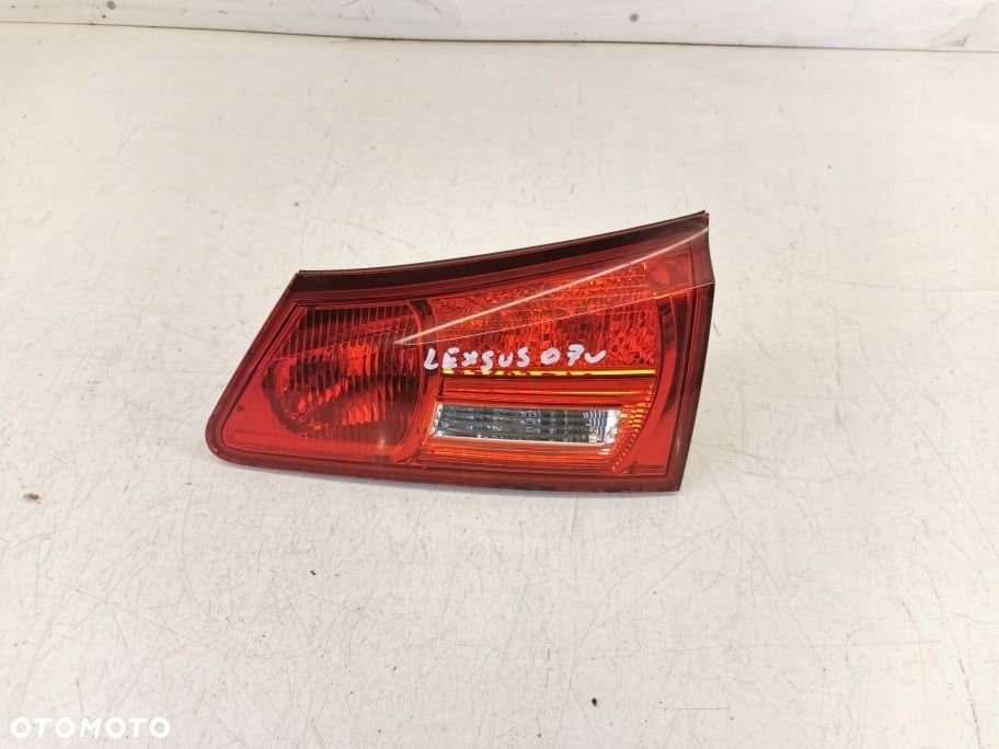 LAMPA PRAWA TYLNA TYŁ W KLAPĘ LEXUS IS 220 IS - 3