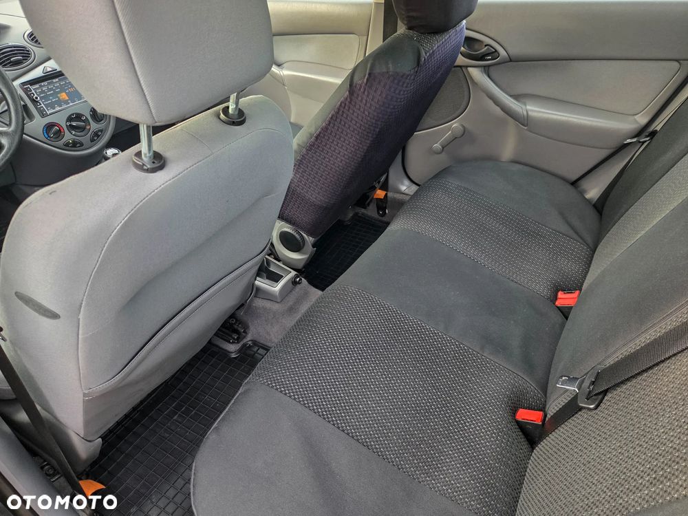 Ford Focus 1.8 Trend - 8