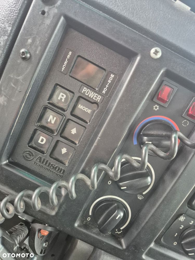 Mercedes-Benz Econic 2629 6X2 / SYSTEM CZYSZCZENIA DRÓG LUB TUNELI / ARMATKA NA WODĘ  / 300 LITRÓW NA MINUTE / CZYSZCZENIE TUNELI I BANERÓW / CZYSZCZENIE DRÓG / UTRZYMYWANIE CZYSTOSCI / EURO 5 / SERWISOWANY / 10500L + 500L / PODGRZEWANIE WODY / GENERATOR PRĄDU - 34