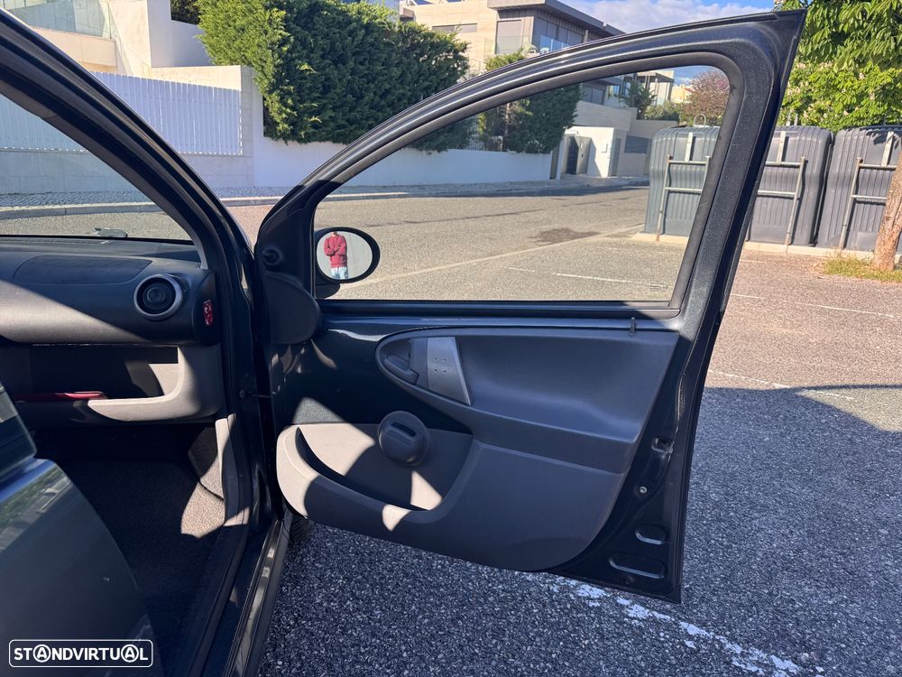 Peugeot 107 1.0 Trendy 2 Tronic - 10