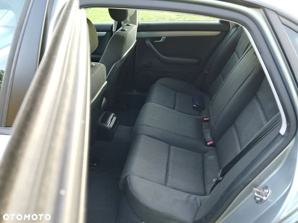 Audi A4 Limousine - 9