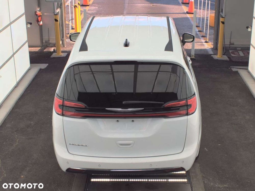 Chrysler Pacifica - 6