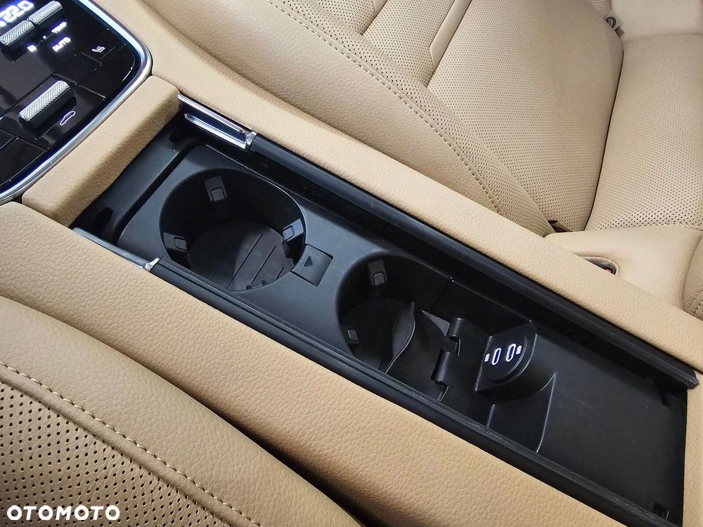 Porsche Panamera - 21