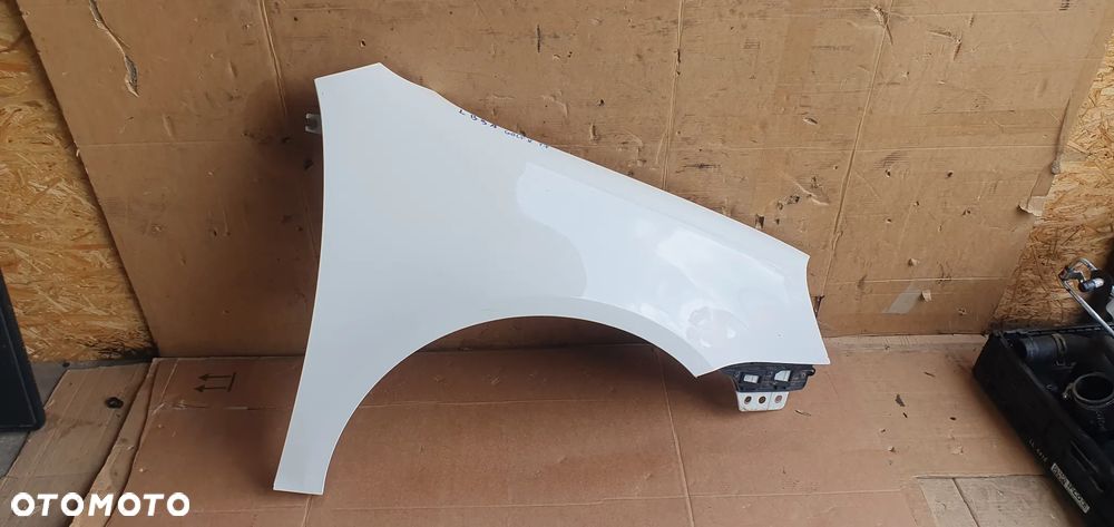 Błotnik prawy przód przedni prawy VW Golf V LB9A - 6