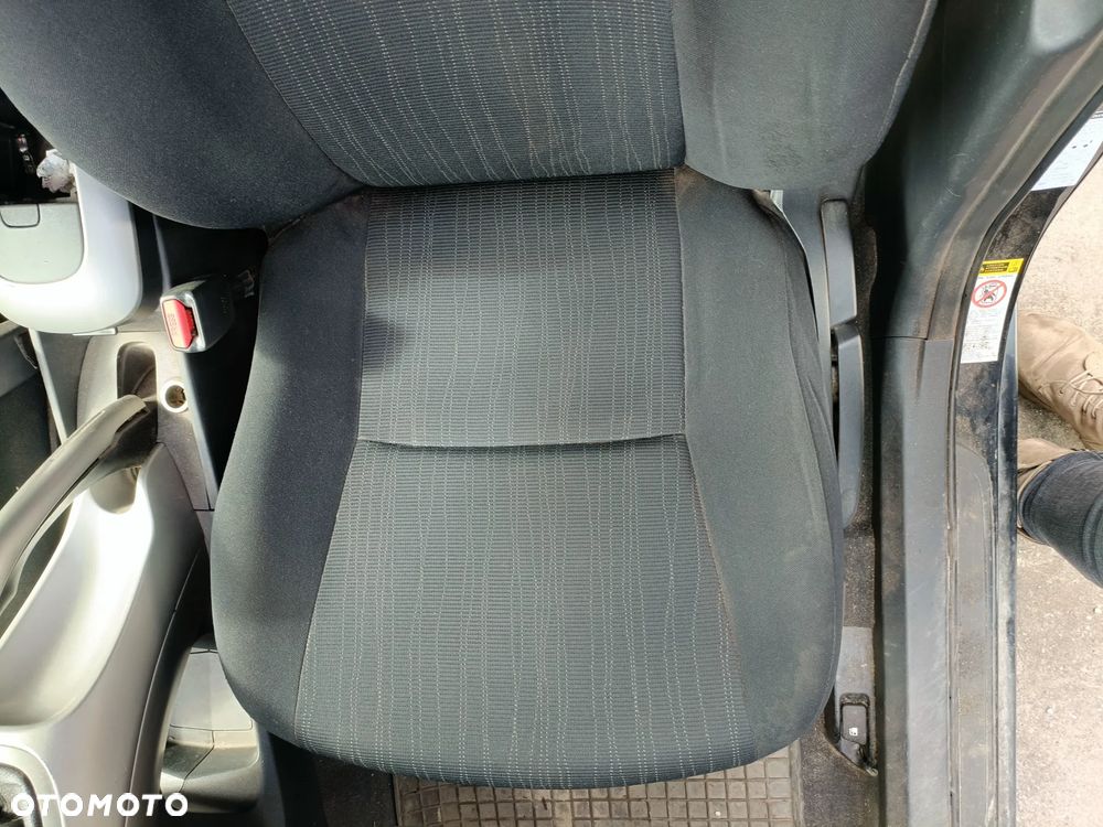 TOYOTA AURIS I 06-09 2007 r. 5D HB fotel kierowcy i pasażera + kanapa tylna * - 2