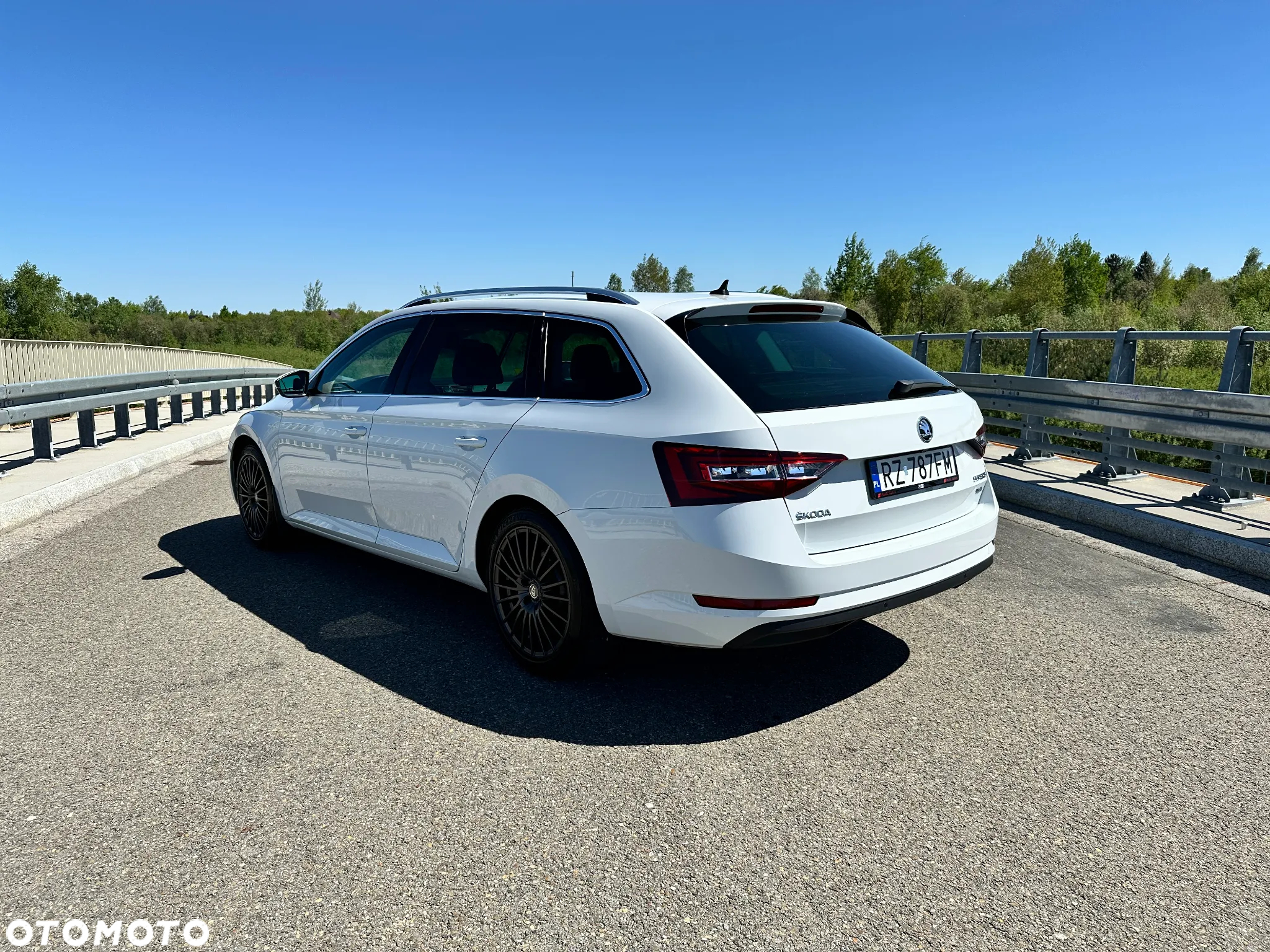 Skoda Superb 2.0 TDI 4x4 L&K DSG - 25