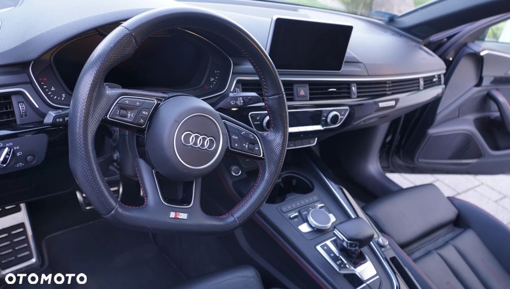 Audi A4 Limousine - 30