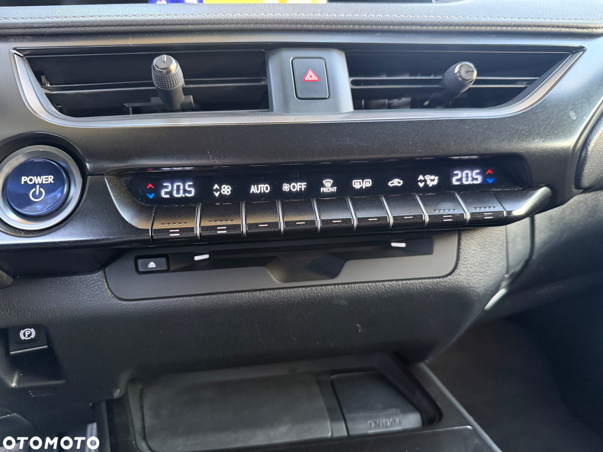 Lexus UX 250h Business Edition - 19