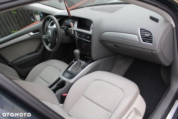 Audi A4 Limousine - 11