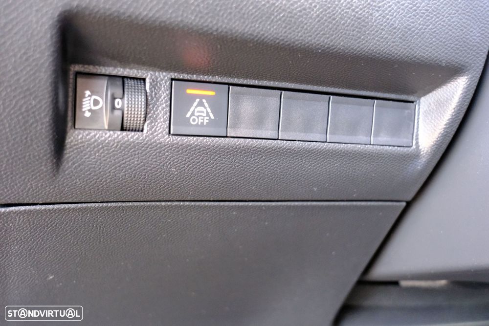 Peugeot 2008 1.2 PureTech Active Pack EAT8 - 29