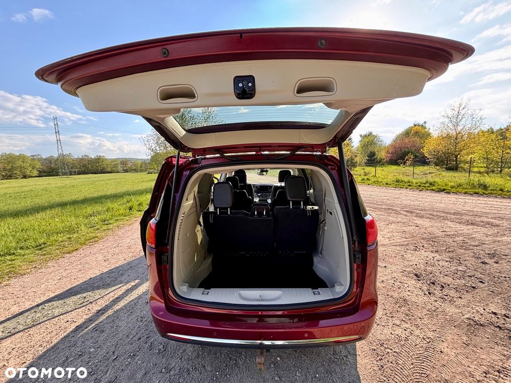 Chrysler Pacifica - 5