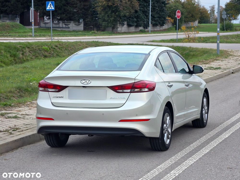 Hyundai Elantra 1.6 Comfort - 5